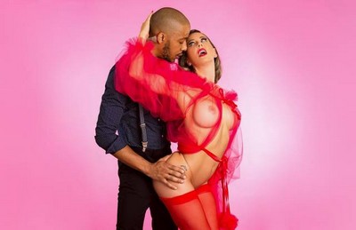 Адалт-модель Черри Дэвилл - зрелая профессионалка в мире сексуальной индустрии.