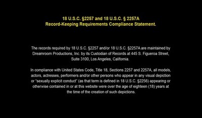 Учитель занимается сексом с азиатской школьницей на кровати.