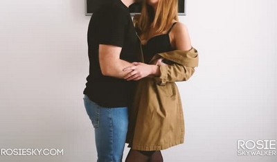 Мама друга привлекательна и возбуждающа.