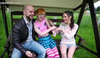 Иностранец заснял и развлекался с русскими девушками.