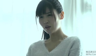 Мужчина, доктор Момо, женился на привлекательной молодой японской женщине.