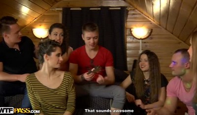 Русские студенты придумали групповуху по новому правилу - "Мафия".