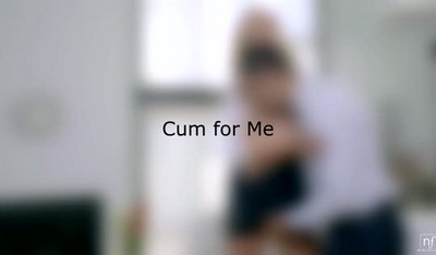 Дочка профессора и сын чиновника провели романтическое свидание.