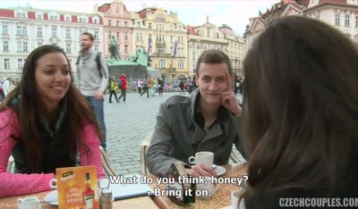 Молодой паре предлагают деньги за участие в порно съемке в Праге, известной своими кастингами и наличием агентов, привлекающих участников для видеосъемки 18 .