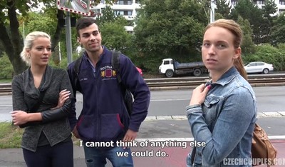 Невеста готова предоставить задницу в сауне.