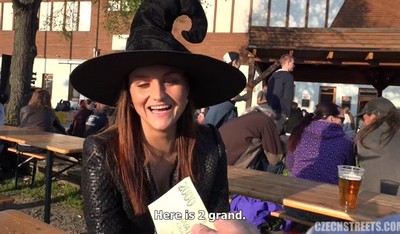 В Праге существуют туры, в рамках которых туристы могут насладиться пивом и разнообразными развлечениями.