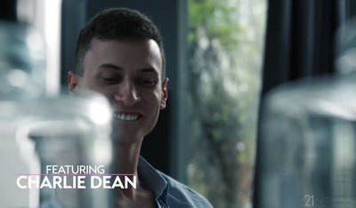 Юная блондинка наслаждалась интимным времяпровождением в компании своего партнера.