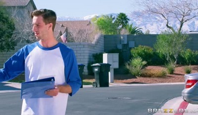 Привлекательная модель в БДСМ режиме позволила себя анально удовлетворить.