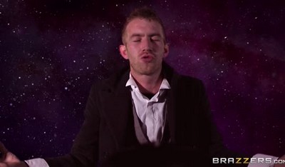 В подземных бункерах нью-йоркского метро царила угрожающая атмосфера.