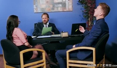 Важно отметить, что роль трахальщика здесь соответствует Маркусу Дюпри, который на самом деле является питерским жителем и его настоящее имя - Алексей Маетный.