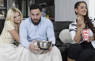 Бородач изменил жену и потрахал дочурку в спальне.