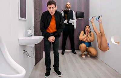 В свингер отеле произошло спонтанное порно приключение.