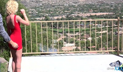 В новогоднем бонусе - групповая встреча с моделями.