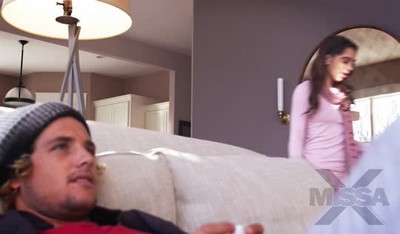 Девушка решила помочь своему младшему брату перестать быть девственным и разнообразить его жизнь.