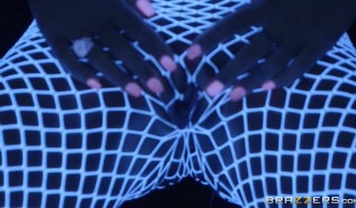 Манагер получил премию и решил потратить ее на интимное удовольствие.