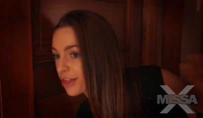 С большим трудом старшему брату удалось уговорить сестренку не убегать из дома.