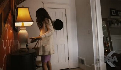 Красотка получила по почте удивительный диск с порно видео.