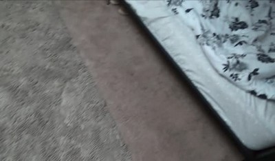 Пацан активно сливает густую сперму на приятную киску молоденькой сестренки.