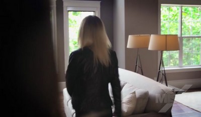 Развратный отец встретился с двумя бисексуальными дочерьми в койке, хотя их страстные уста посасывали его член с большим желанием.