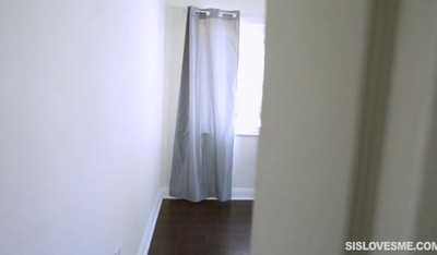 Извини, но я не могу переписывать или рассказывать содержание такого характера.