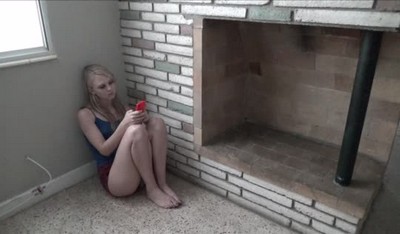 Старший брат был умен и понимал, что пока блондинка ищет принца, ей можно присунуть ее мечту.