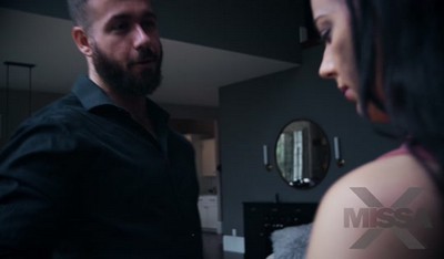 Крис и ее мачеха обнаружили, что между ними существует сексуальное влечение, и приняли решение о дружбе.