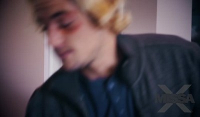 Мускулистый негр проник в вагину своей молодой сестренки после того, как они пошли на свидание после развода.