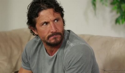 Бородатый делился с лучшим другом своей женой-массажисткой.