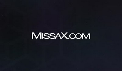 Чувак рисковал и мог быть пойман, трахая подругу своей невесты в гардеробной.