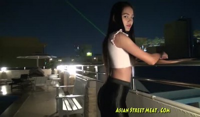 Студент в желтой майке в общаге отдался наслаждению с китаянкой.