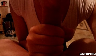 Алина могла долго сосать член и не уставала.