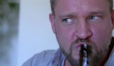 Родной дядя был профессиональным карточным шулером, а малышка-племянница не знала об этом и села с ним играть в карты.