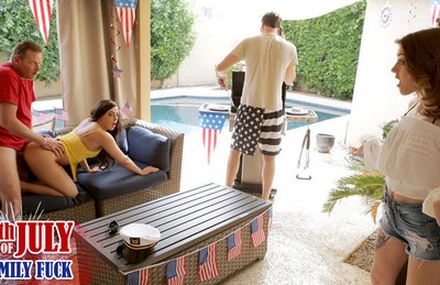 Дружок, не так быстро, твой член слишком велик для моей узкой попки.