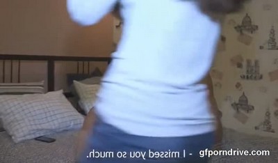 Один студент решил разнообразить свою сексуальную жизнь, связав жену руками на кровати.