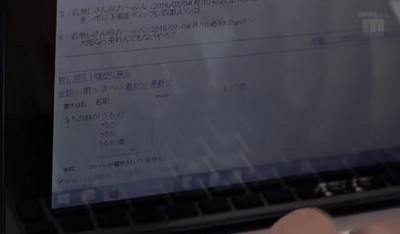 В этой порно сцене брат и сестра соблюдают осторожность, так как член брата является слишком большим для попки сестры.