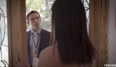 Когда глупо место одиночества, обязательно наступит сексуальная ситуация.