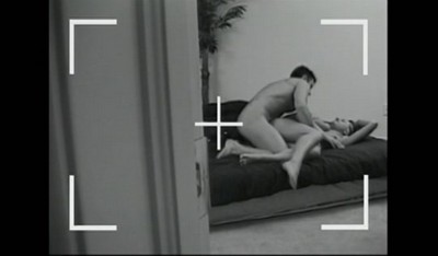 Наблюдательный оператор записал сцену непристойного инцидента.