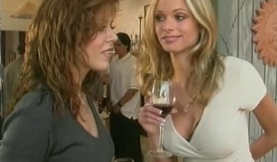 Замужние богачки заперлись в загородном особняке для лесбийских утех.