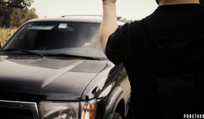 Пограничники задержали парочку и провели тщательный досмотр.