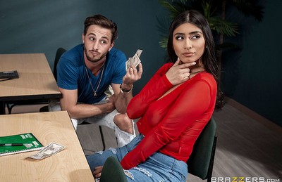 Виолетта была в нужде денег, но она не собиралась просто продавать себя.