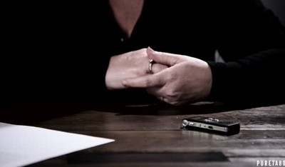 Один врач был заключен после обвинений в сексуальных домогательствах к молодым женщинам.